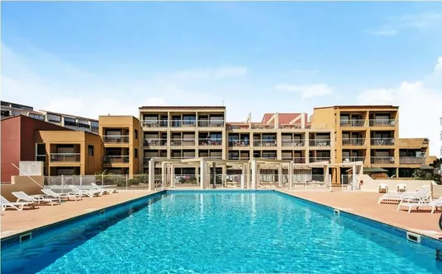 Studio climatisé centre port avec piscine et parking ● Cap d'Agde