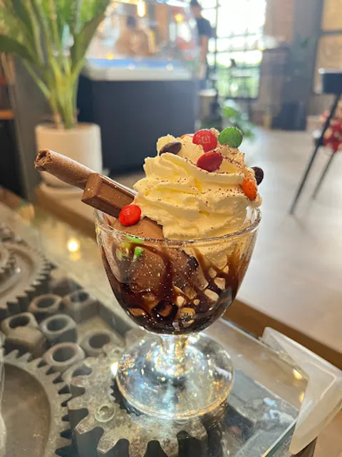 SUNDAE ice-cream Cafe & Brunch