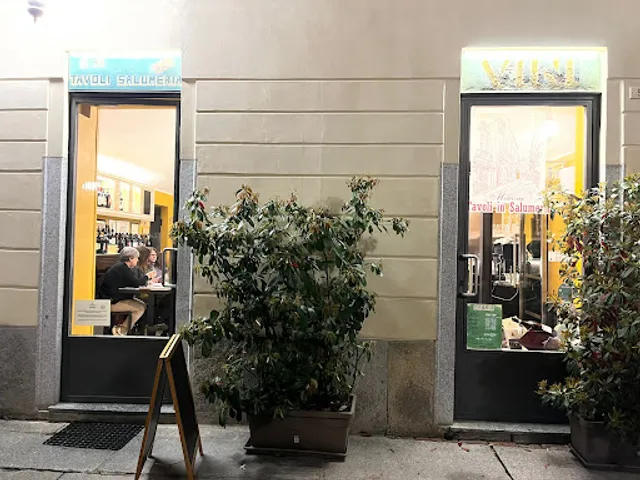 Tavoli in Salumeria Moroni