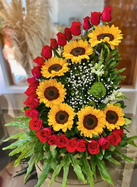 Happy Flowers & Gifts