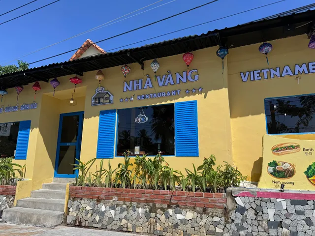 Nhà Vàng Restaurant (냐방 레스토랑-金屋餐厅)