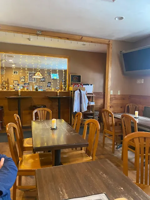 Hill's Tavern & Grill