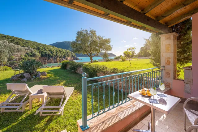 Aiora Cafebar and Suites