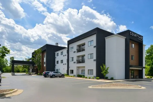 Courtyard by Marriott Detroit Utica