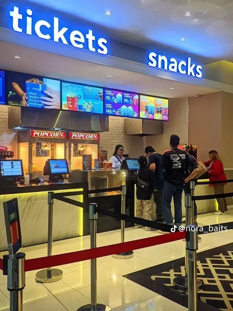 Serene Pondfront Stay w/ View, Pool, Golf Cart, & Walk to Baytowne Wharf