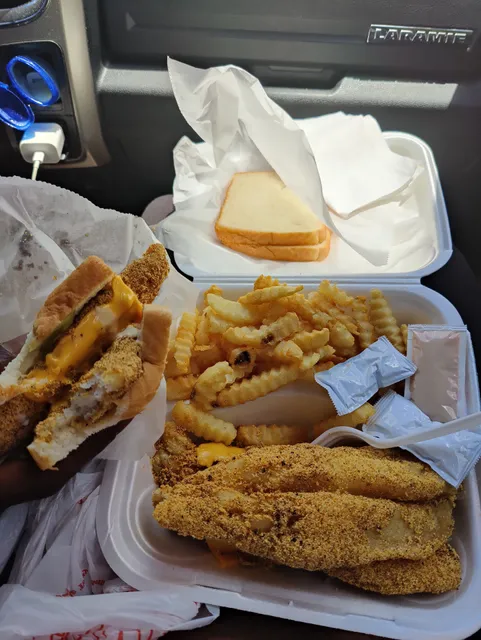 White's Fish, Hot Chicken & BBQ
