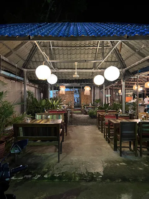 Chang Yes restaurant (Thai food) & breakfast