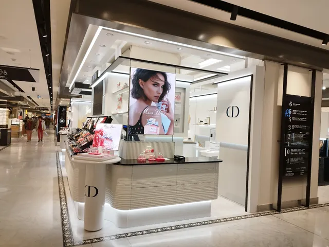 Boulanger Paris BHV Le Marais