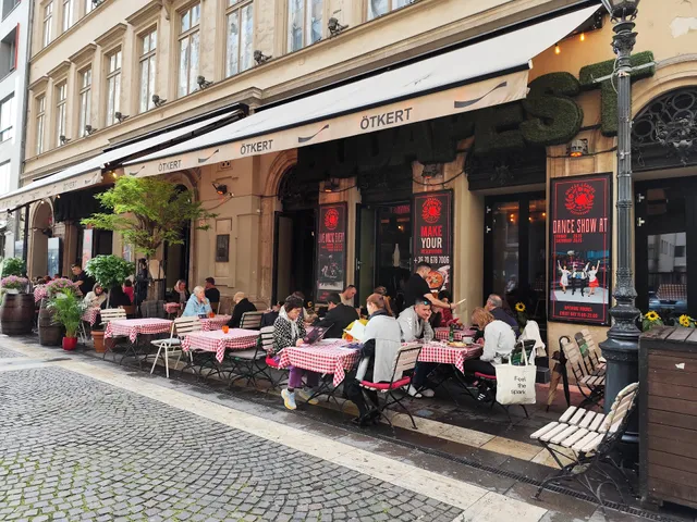Iconic Gulyás Lángos