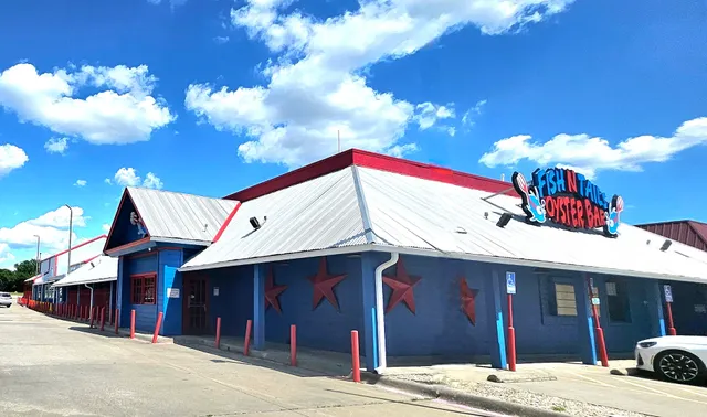 Fish N’ Tails Oyster Bar