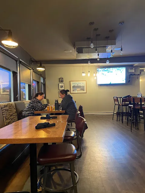 Arrow Lake Tavern Bar & Lounge