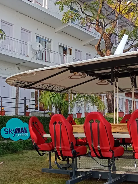 SkyMax Lounge