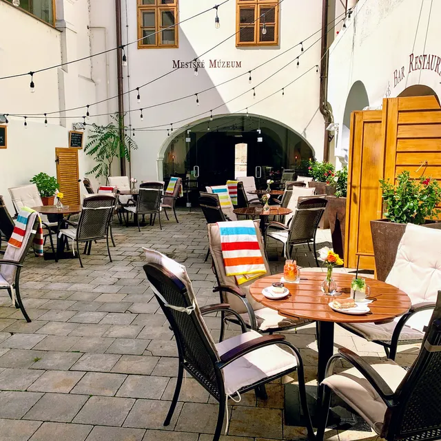 Radnica - café & wine bar