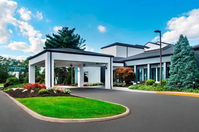 Courtyard by Marriott Newark Liberty International Airport