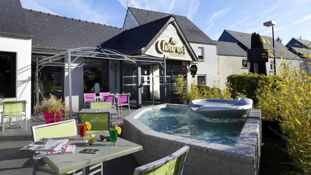 Logis Hôtel Au Chêne Vert