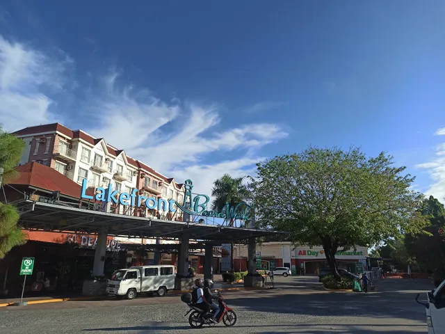 Vista Mall Lakefront