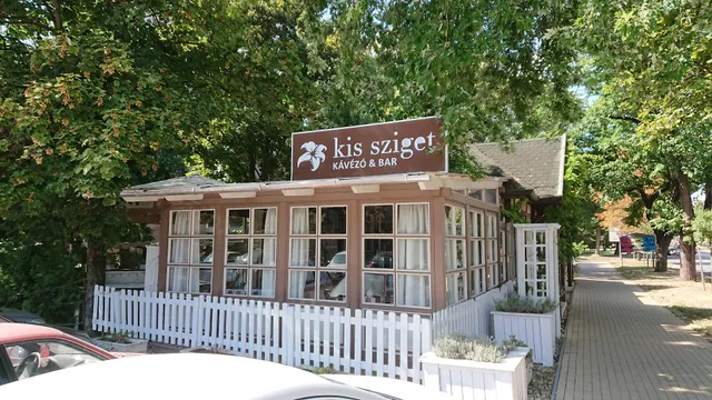 Kis sziget cafe and bar