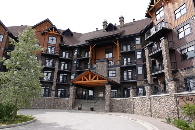 Glacier Mountaineer Lodge
