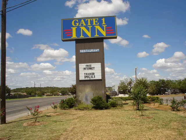 Gate 1 Inn