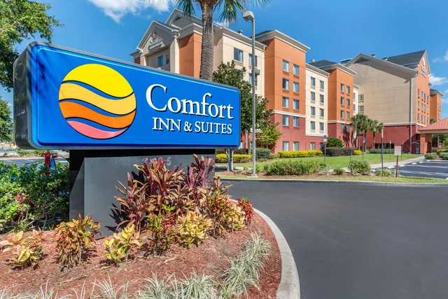 Comfort Inn & Suites Near Universal Orlando Resort-Convention Ctr.