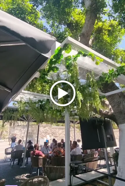 Almanac Cafe n’ Bar