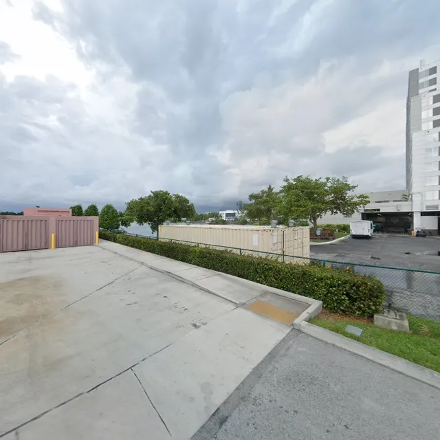 5800 Waterford District Dr