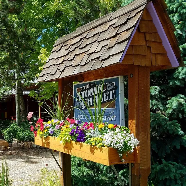 Atomic Chalet Bed & Breakfast
