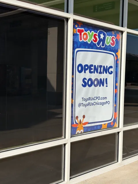 Toys“R”Us at Chicago Premium Outlets