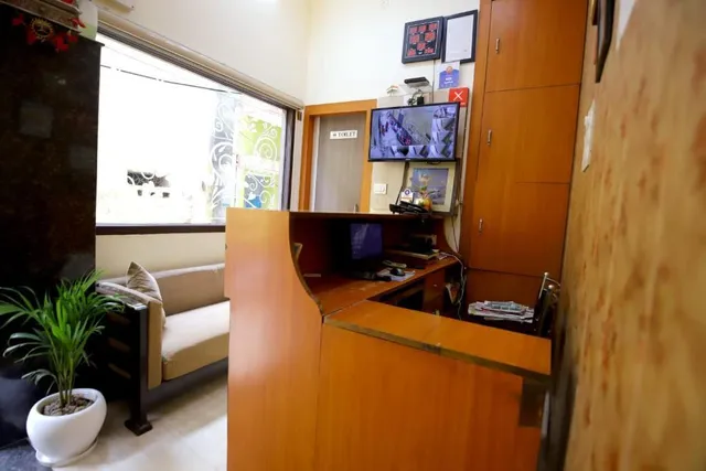 OYO 11480 Hotel Blue Star