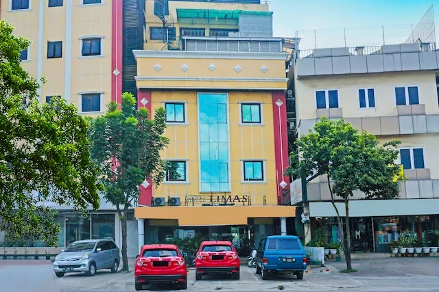 Super OYO Collection O 92690 Hotel Limas