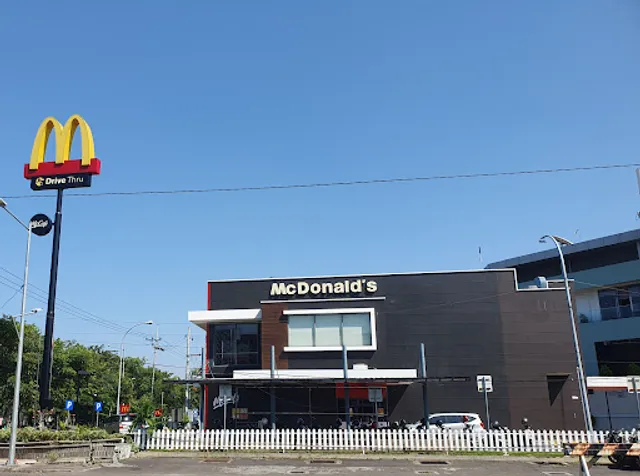 McDonald's Manyar Kertoarjo
