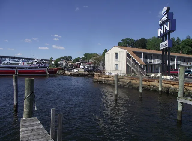 Thames Inn & Marina