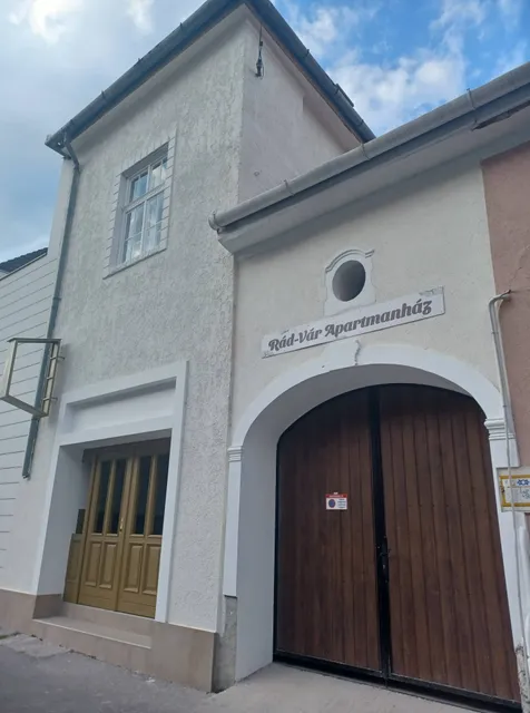 Rád-Vár Apartmanház