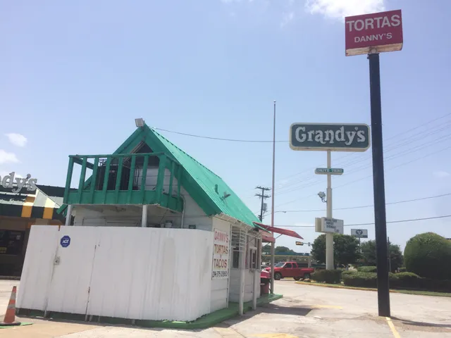 Danny's Tortas Y Tacos