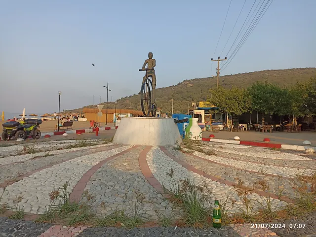 Orta Mahalle Halk Plaji