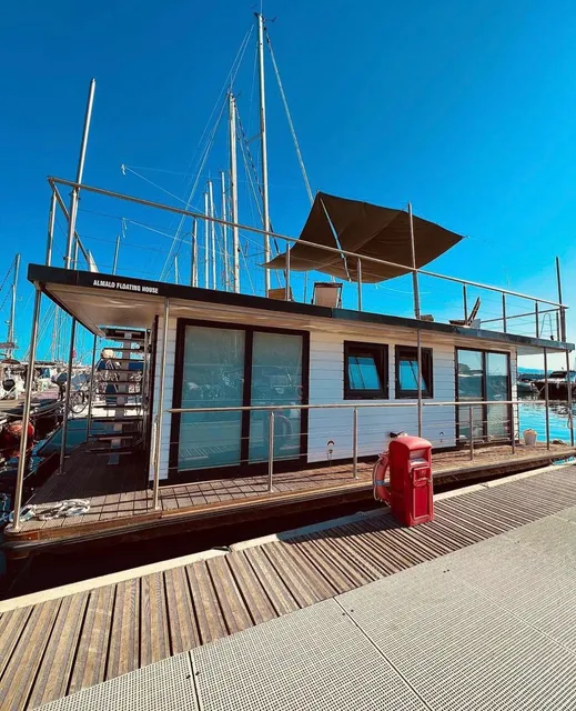 Almalo Floating House srls