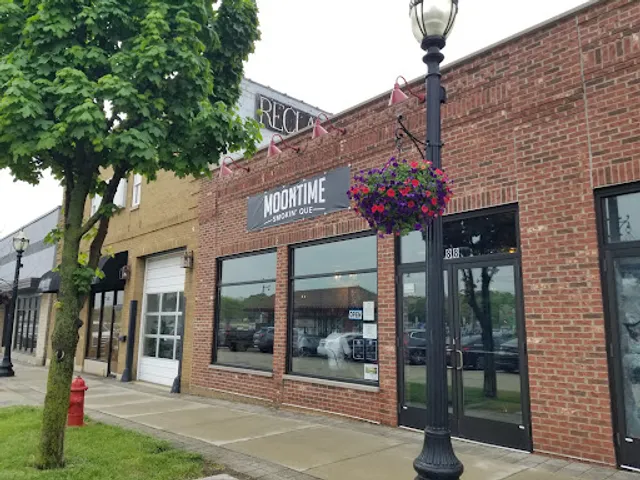 Moontime Smokin' Que