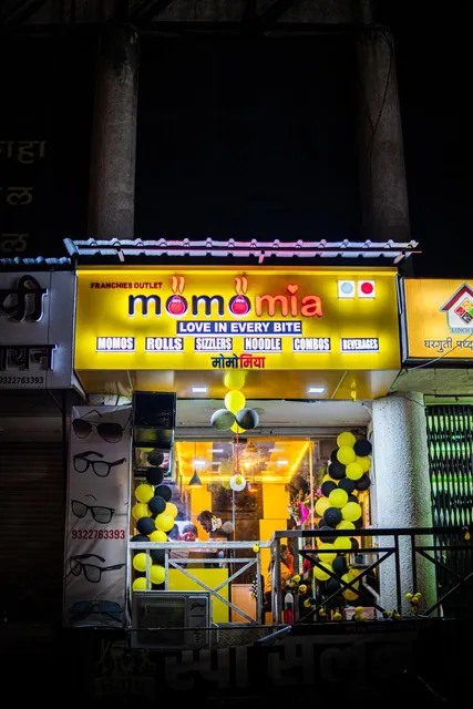 Momomia " Love In Every Bite "