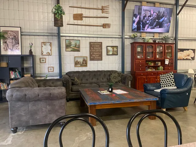 Shalom Ladies Boutique Cafe