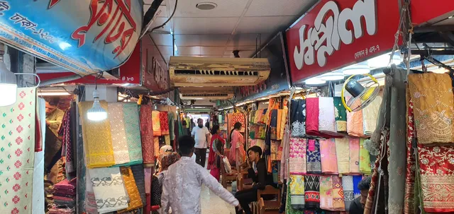 Dhanmondi Hawker's Market
