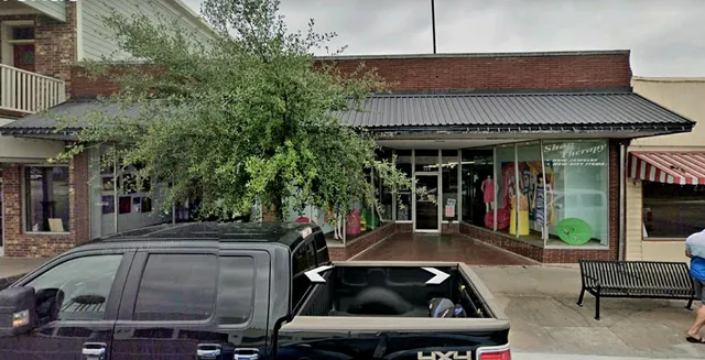 Vicki's Antiques on Main