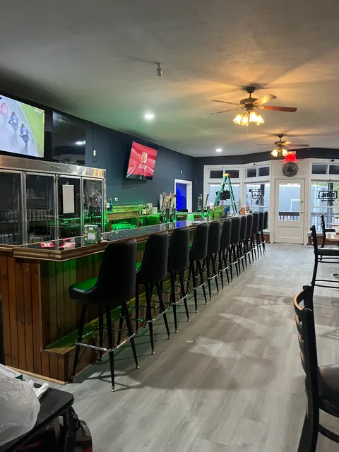 Smugglers Bar & Grill