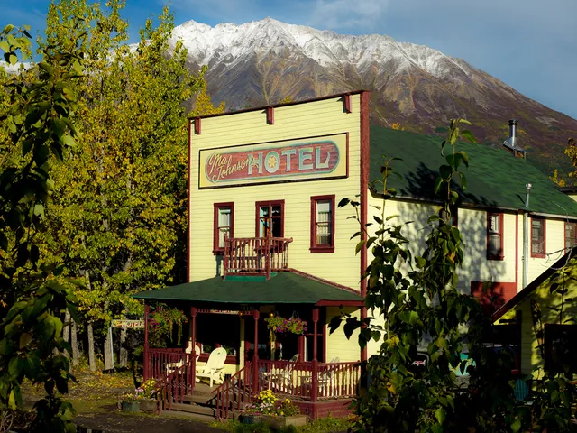 Salmon & Bear Restaurant @ McCarthy Lodge