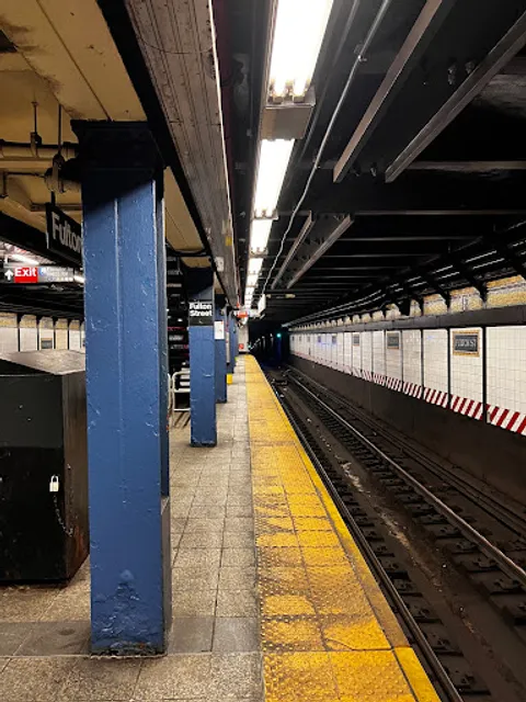 Fulton St