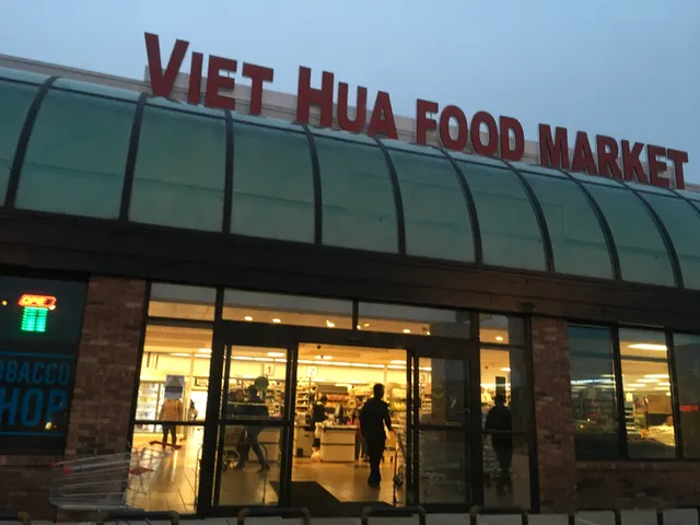 Viet Hua Food Market