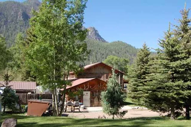 Blue Creek Lodge & RV Park