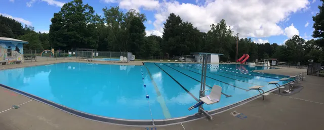 Living Memorial Park Swimming Pool