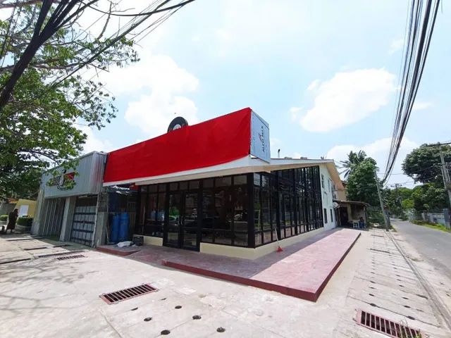 Boozer G Bar & Restaurant