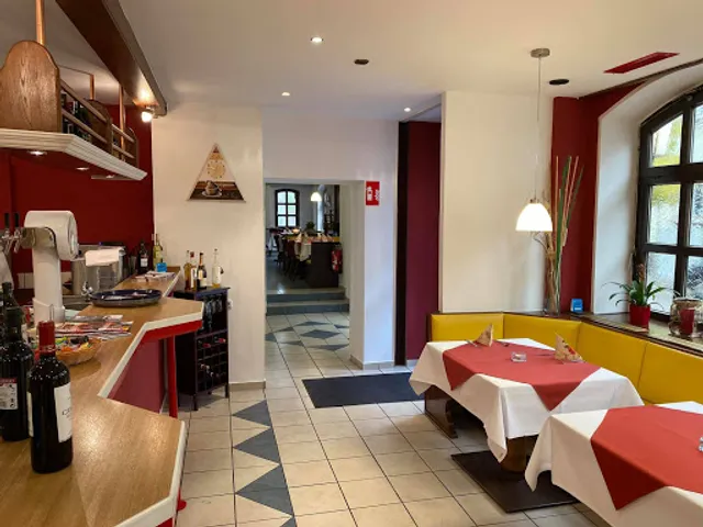 Pizzeria La Famiglia