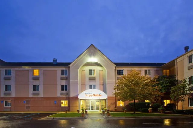 Sonesta Simply Suites Detroit Warren